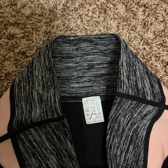 Itzon Leggings Small Black Ankle Length Gray and Pink Wide Waistband Nylon Blend - Picture 2 of 3